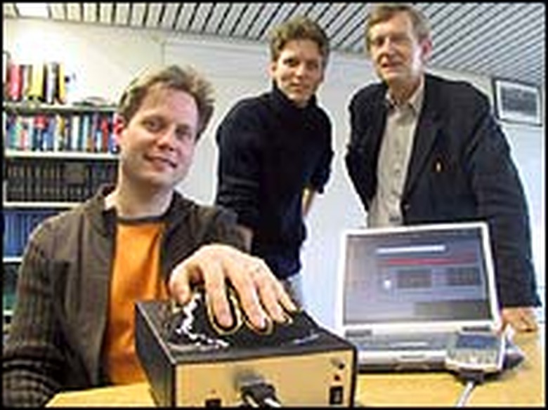 Carsten Wilks, Thomas Schieder, Professor Rolf Eckmiller (left to right) with the tactile stimiulation unit
