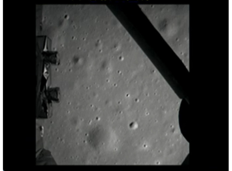 China's Jade Rabbit rover on descent to the Moon