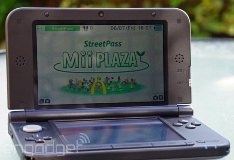 StreetPass Mii Plaza on a Nintendo 3DS XL
