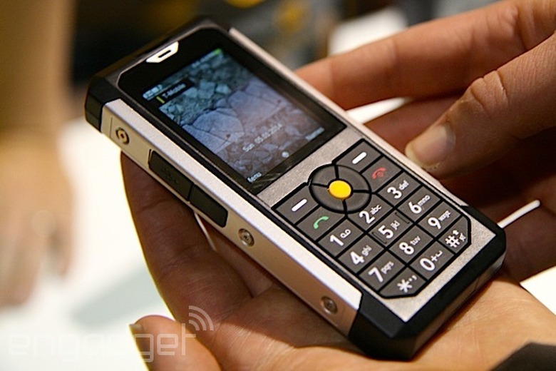Cat's super rugged B100 is pretty cool for a feature phone
