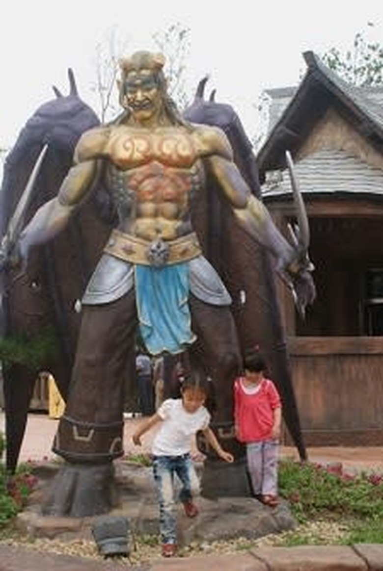Two girls with Illidan statue