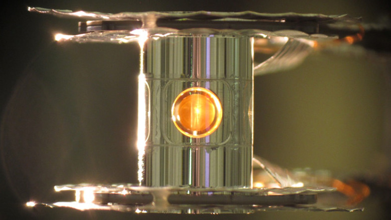 Capsule for fusion experiments