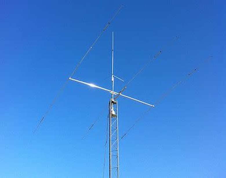 http://commons.wikimedia.org/wiki/File:Ham_Radio_Antenna.JPG