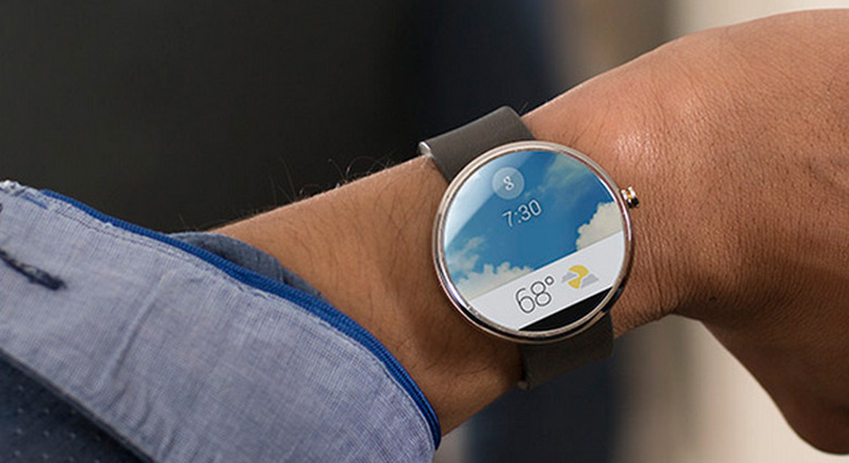 Motorola Moto 360 smartwatch showing the weather