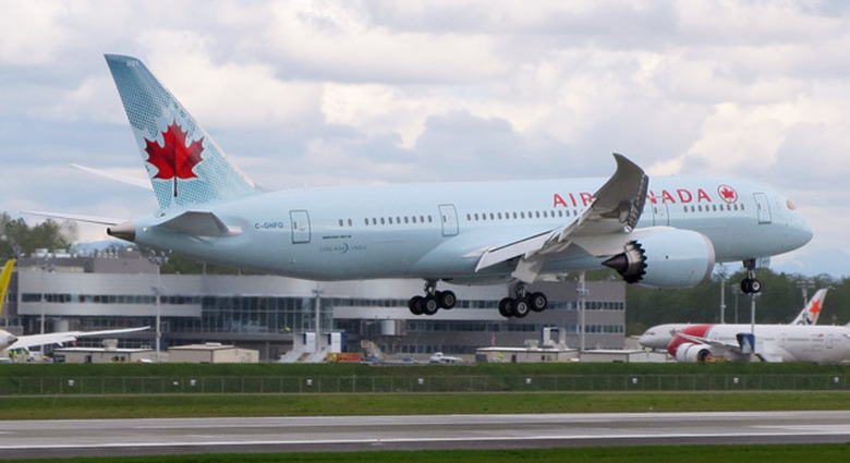 Air Canada Boeing 787 Dreamliner taking off