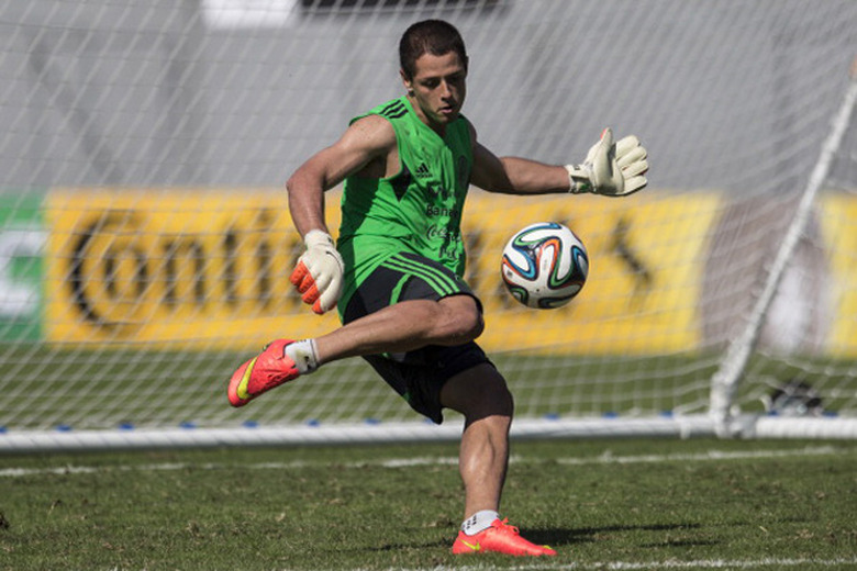 Mexican soccer player practices for the World Cup