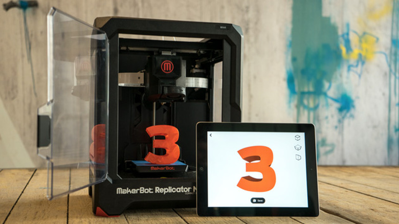 MakerBot Replicator and an iPad running PrintShop