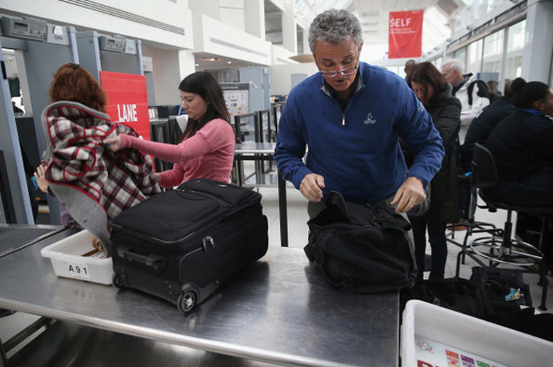 Screening baggage at an airport