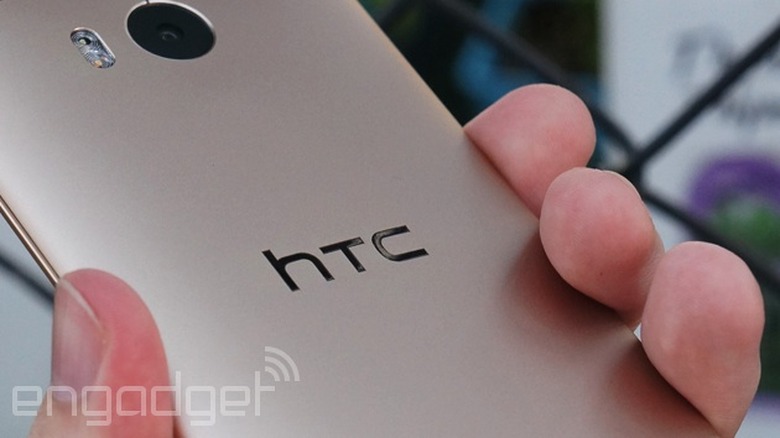 HTC One M8 in gold