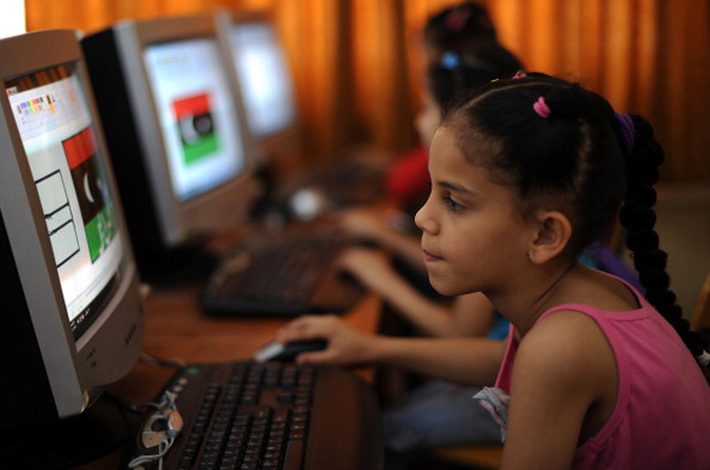 Libyan schoolgirl uses a PC
