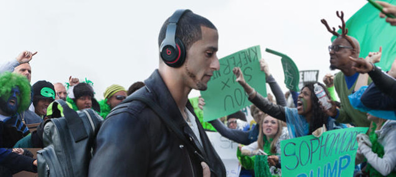 SF 49ers quarterback Colin Kaepernick wears Beats by Dre noise-cancelling headphones in a 2013 commercial