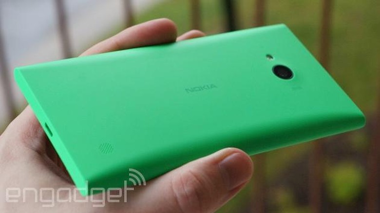 Lumia 735 backside