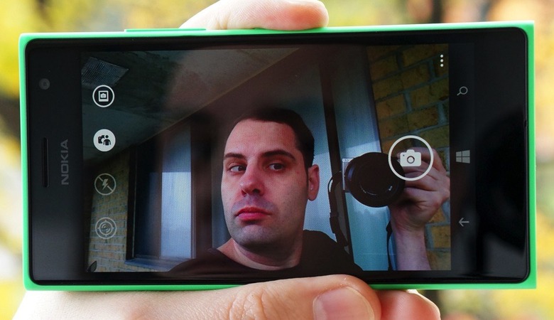 Nokia Lumia 735 and yours truly