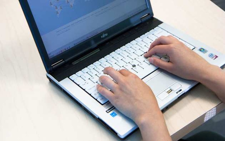 BMFXDY business woman checking facebook online