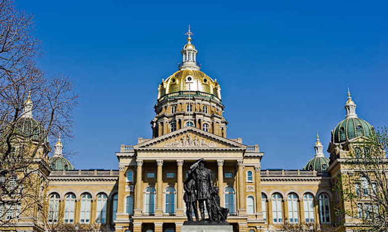 State Capitol Buillding, Des Moines, Iowa, built between 1871 and 1886 features a gold-leaf dome and corinthian columns