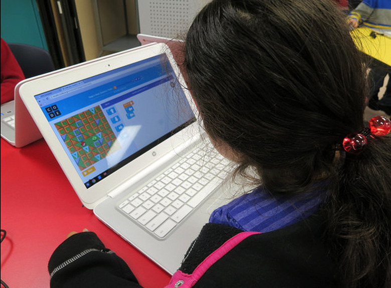 A kindergartener learns to code on a Chromebook