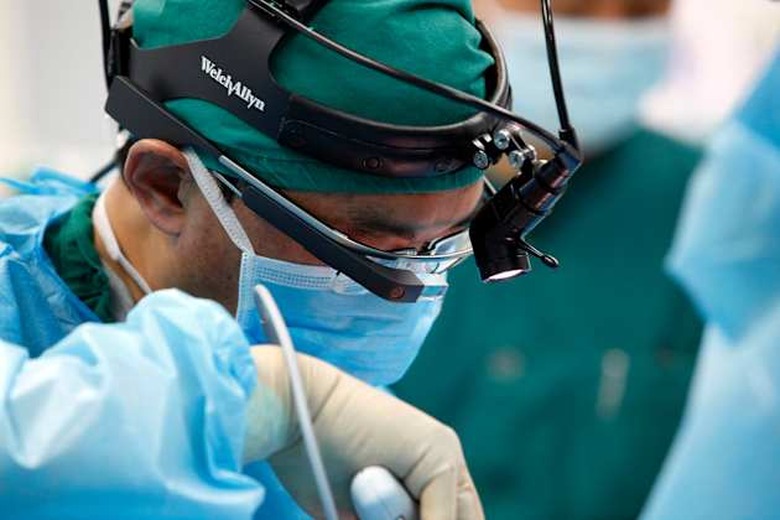 Live Operation With Google Glass In Kunming