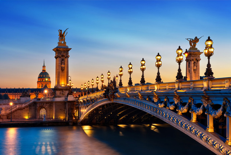 Paris' Invalides museum at dusk