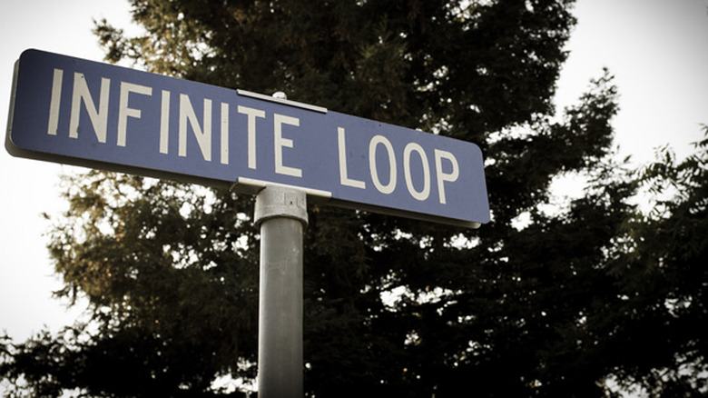 A street sign for Apple's Infinite Loop in Cupertino