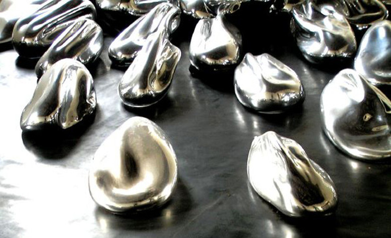 Liquid metal art