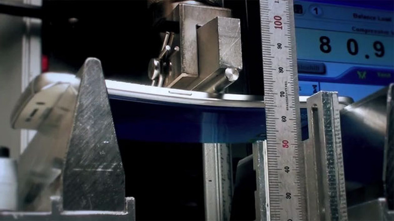 Samsung's Galaxy S6 Edge bend test video