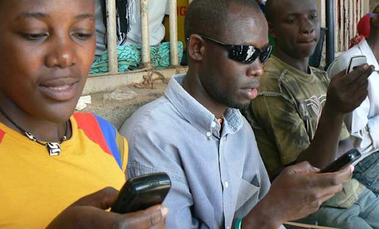 kiwanja_uganda_texting_2