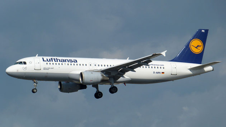 A Lufthansa Airbus A320