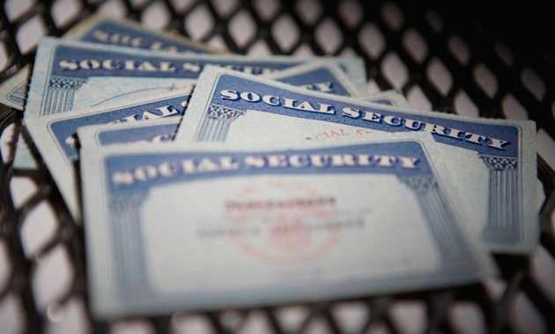 BP7A7P Close-up of social security cards Security; Social; Cards; Object; Protection; Ideas; Safety; Authority; Capital; Letter;