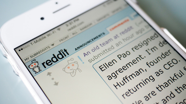 Reddit on an iPhone 6