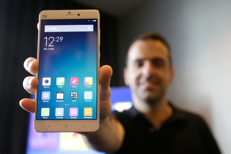 Xiaomi's Hugo Barra holds up a Mi Note