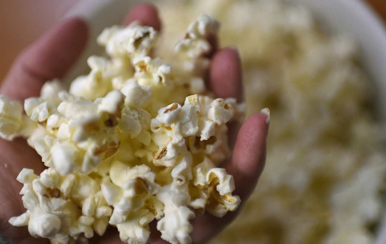 SCIENCE-PHYSICS-POPCORN-OFFBEAT