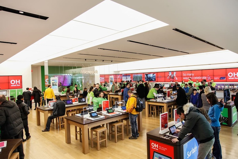 Microsoft Retail Store and NHL Legend Wendel Clark Host Xbox One Gaming Tournament at Bridgewater Yorkdale Shopping Center in To