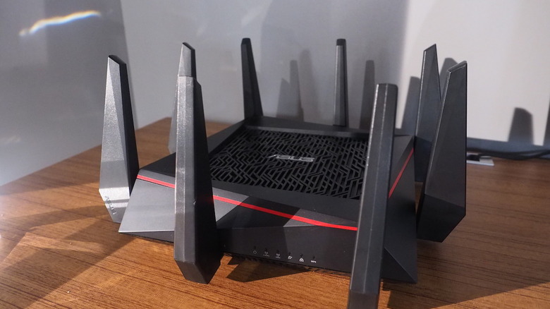 ASUS' spiky router promises the 'world's fastest WiFi'