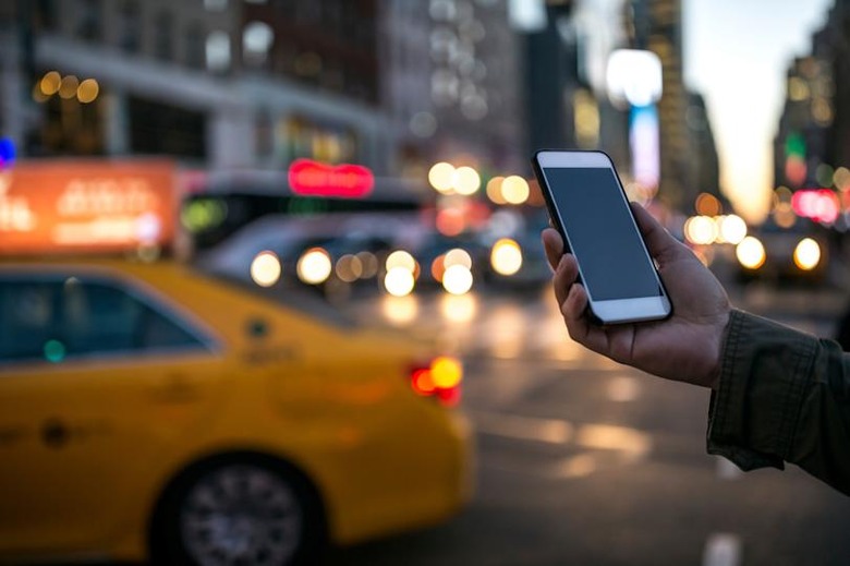 Person holding a phone in New York street