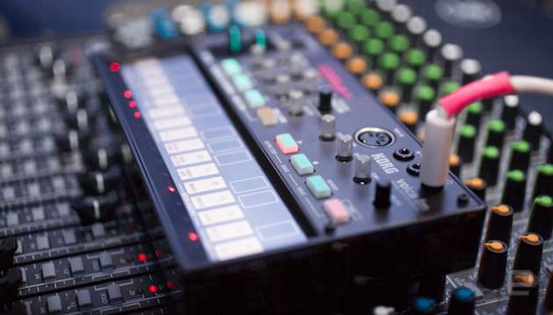 Relive the '80s with the Korg Volca FM synthesizer