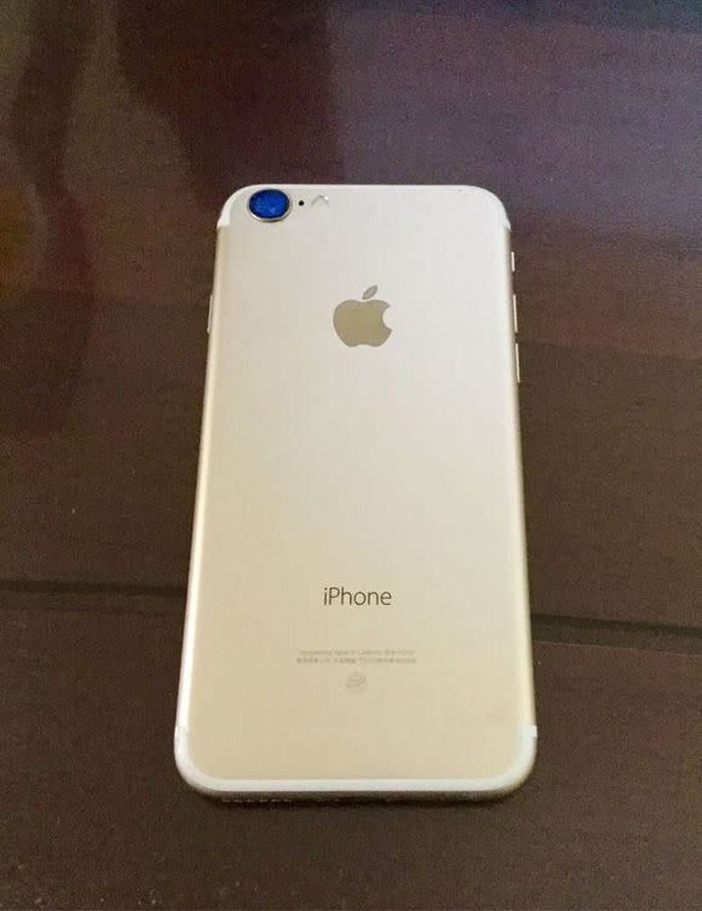 The leaked image of the new iPhone 7 back