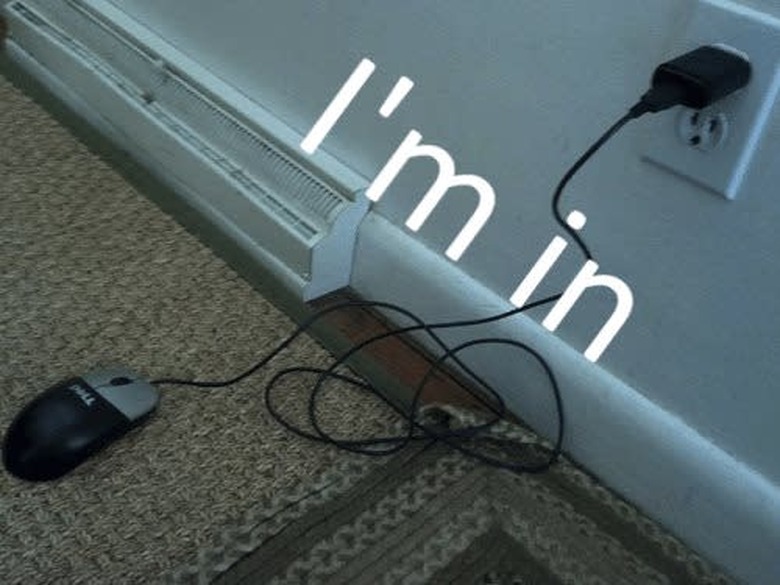 I'm in. (Mouse plugged into wall-wart)