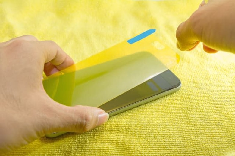 apply the smart phone screen protect
