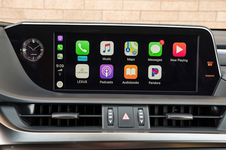 CarPlay in the 2019 Lexus ES
