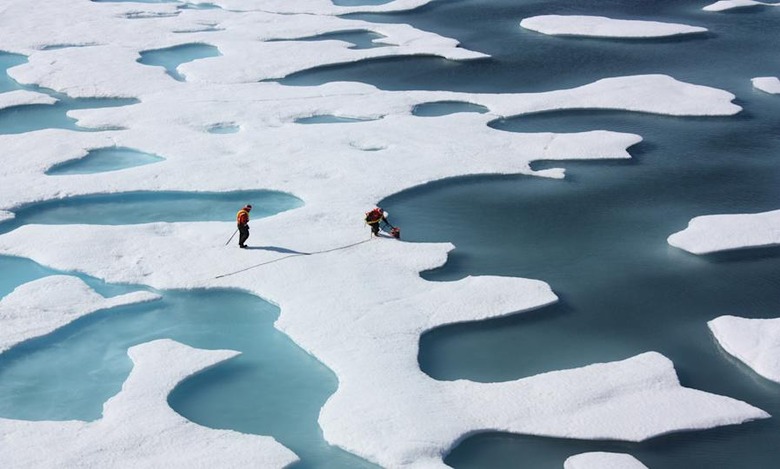 On July 12, 2011, crew from the U.S. Coast Guard Cutter Healyretrieved a canister dropped by parachute from a C-130, which broughtsupplies for some mid-mission fixes.The ICESCAPE mission, or 
