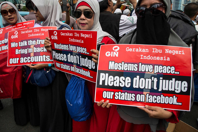 Muslims Rally Against Facebook