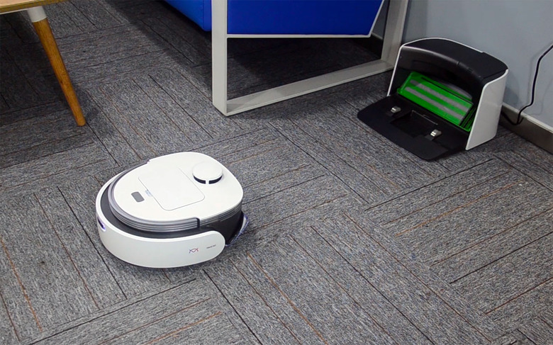 Venii N1 self-cleaning mopping robot