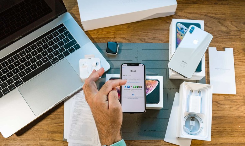 Man setting iCloud account on iTunes iPhone