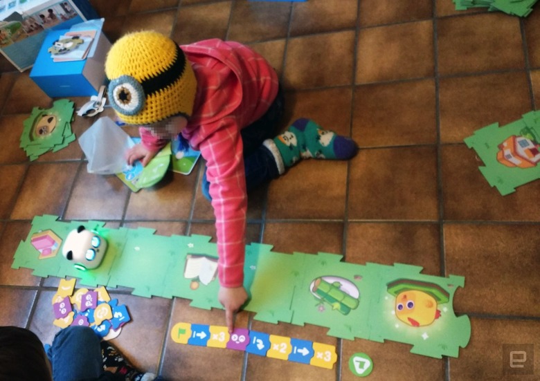 mTiny screen-free coding robot