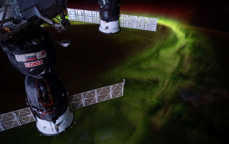 iss059e099150 (June 8, 2019) --- The International Space Station was orbiting 269 miles above the Indian Ocean southwest of Australia when this nighttime photograph was taken of the aurora australis, or 