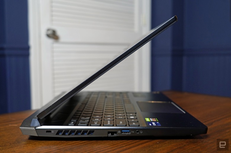 Acer Predator Helios 300 SpatialLabs Edition side ports