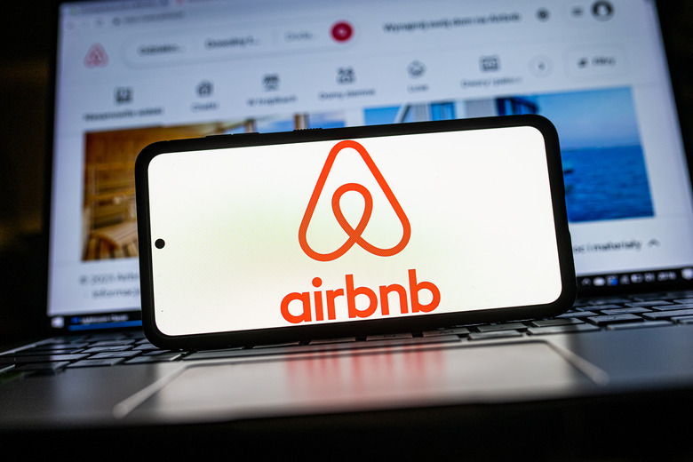 POLAND - 2023/01/20: In this photo illustration an Airbnb logo seen displayed on a smartphone. (Photo Illustration by Mateusz Slodkowski/SOPA Images/LightRocket via Getty Images)