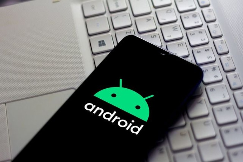BRAZIL - 2020/02/17: In this photo illustration the Android logo seen displayed on a smartphone. (Photo Illustration by Rafael Henrique/SOPA Images/LightRocket via Getty Images)