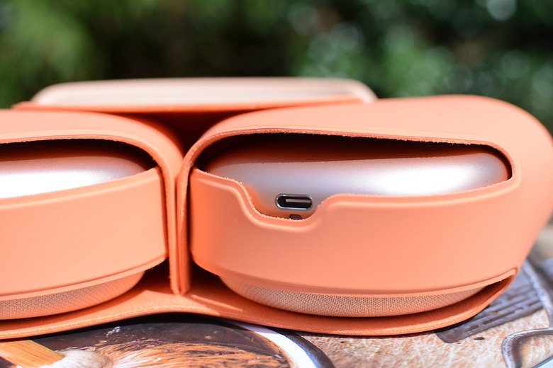 The Smart Case puts the AirPods Max 2 in an 
