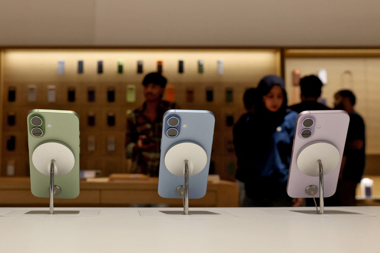 The newly launched iPhone 17 series are displayed at an Apple store in New Delhi, India, September 19, 2025. REUTERS/Bhawika Chhabra